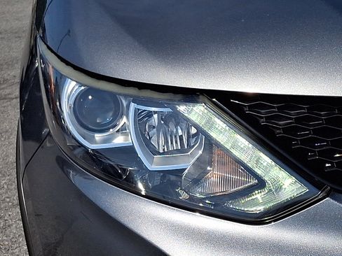 Used 2018 Nissan Rogue Sport SV image 9