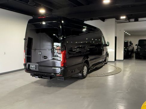 Used 2022 Mercedes-Benz Sprinter 3500 image 10