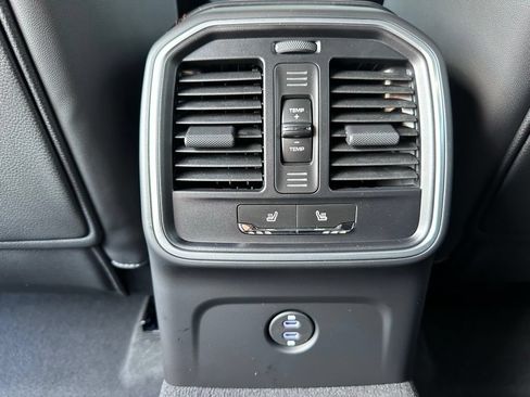 Used 2026 Porsche Macan AWD/4WD image 38