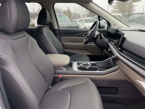 New 2026 Kia Carnival EX image 14