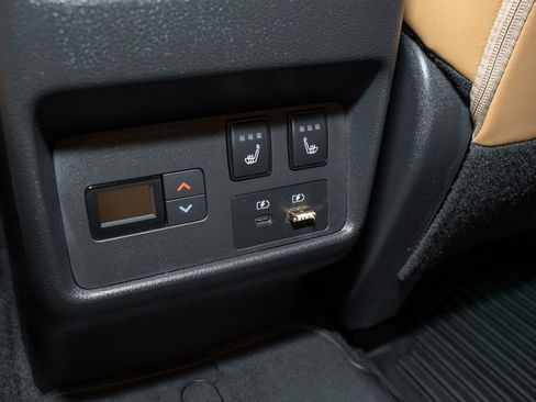 Used 2023 Nissan Rogue Platinum w/ Platinum Premium Package image 8