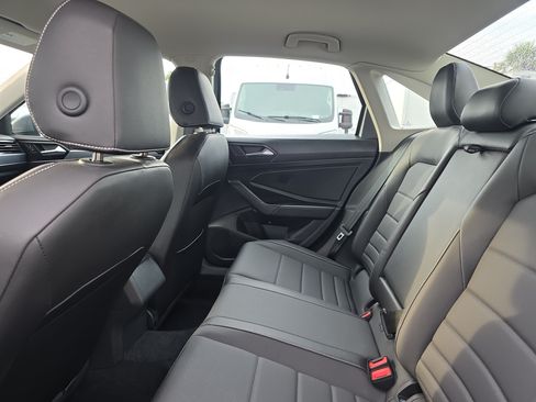 Used 2024 Volkswagen Jetta SE FWD image 16