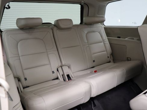 Used 2021 Lincoln Navigator Reserve w/ Luxury Package image 30