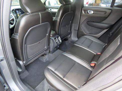 Used 2019 Volvo XC40 T4 Momentum FWD image 13
