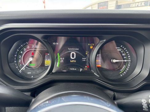 Used 2025 Jeep Wrangler Unlimited Sahara w/ Safety Group image 24