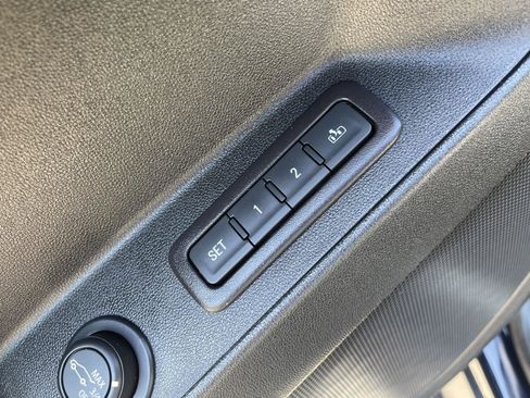 Used 2021 Chevrolet Equinox Premier FWD image 16