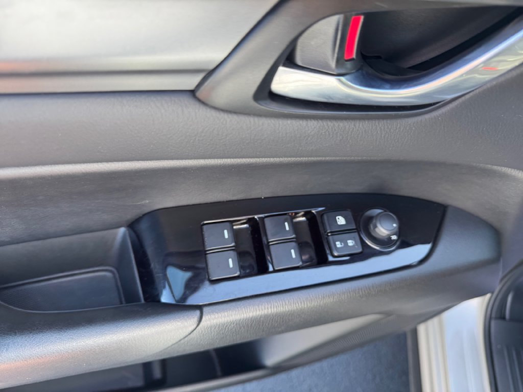 Used 2025 MAZDA CX-5 AWD 2.5 S w/ Select Package image 17