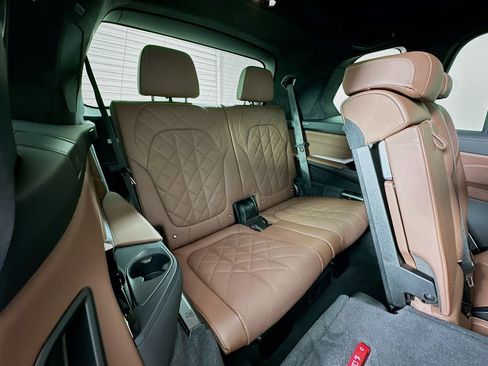 Used 2025 BMW X7 xDrive40i w/ Premium Package image 34