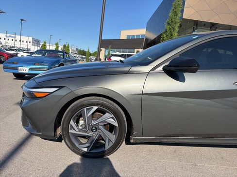 Used 2025 Hyundai Elantra Sport FWD image 7