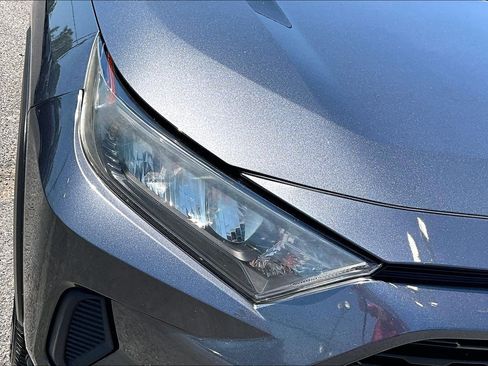 Used 2021 Toyota RAV4 LE AWD/4WD image 29