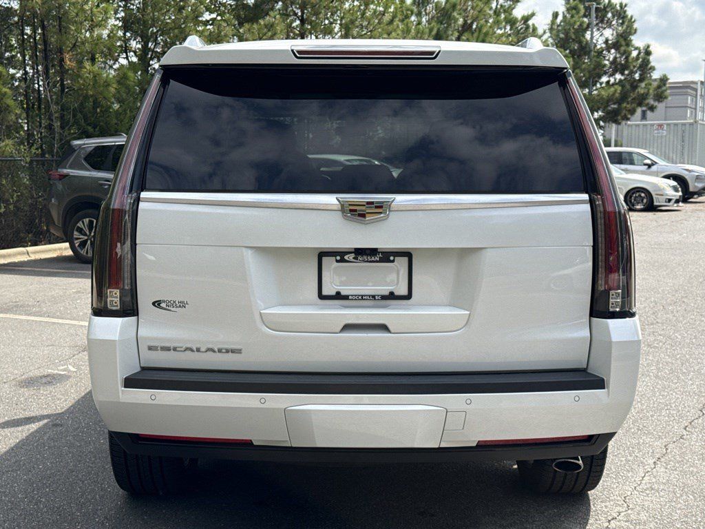 Used 2020 Cadillac Escalade Luxury AWD/4WD image 6