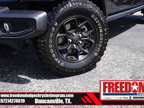 Used 2024 Jeep Gladiator Sport AWD/4WD image 9