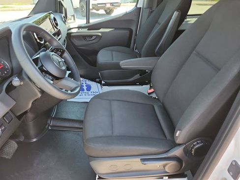 Used 2025 Mercedes-Benz Sprinter 2500 image 3