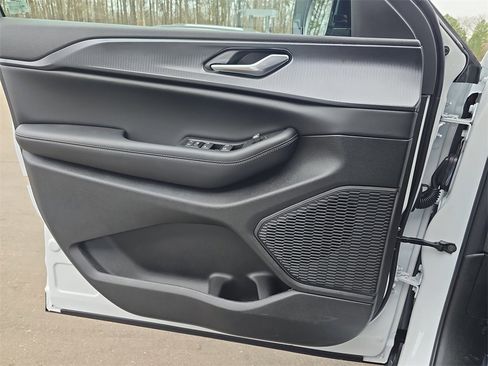 New 2025 Jeep Grand Cherokee Laredo image 25