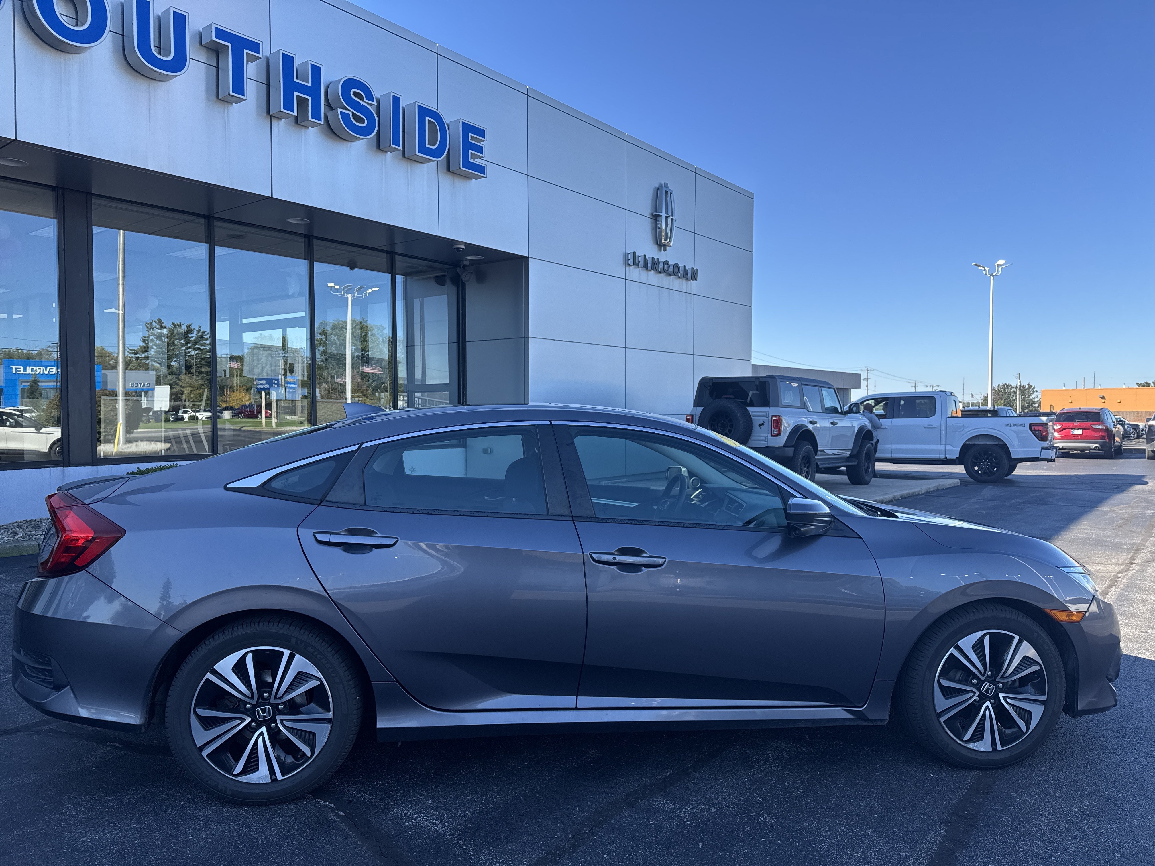 Used 2017 Honda Civic EX-T image 9