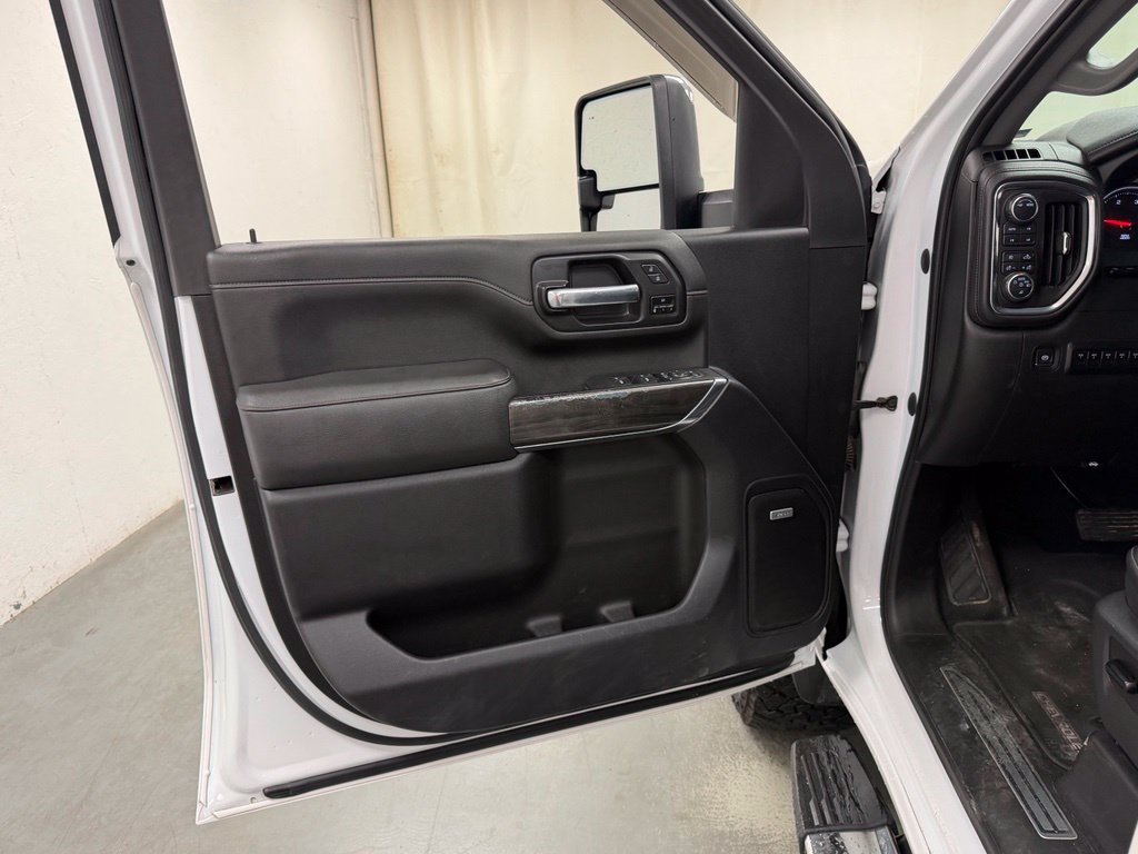 Used 2021 Chevrolet Silverado 3500 LTZ w/ LTZ Premium Package AWD/4WD image 17