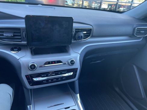 Used 2023 Ford Explorer XLT w/ Equipment Group 202A image 7