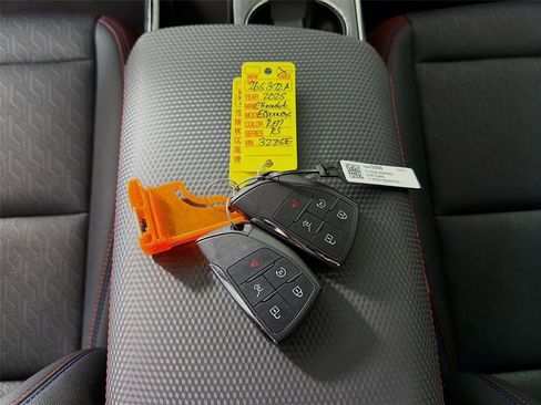 Used 2025 Chevrolet Equinox RS image 32