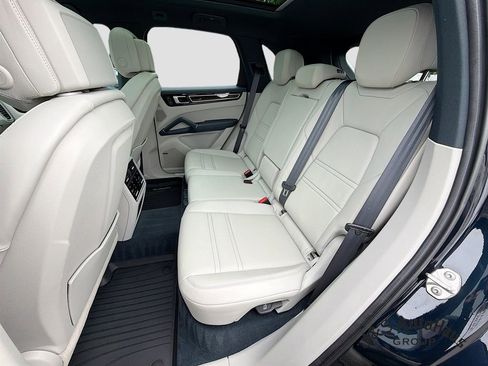 Used 2022 Porsche Cayenne S AWD/4WD image 27
