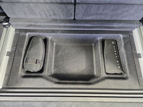 Used 2024 Rivian R1S Adventure AWD/4WD image 31