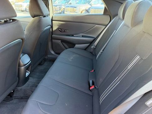 Certified 2025 Hyundai Elantra Sport image 23