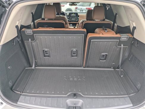 New 2025 Nissan Pathfinder Platinum image 12