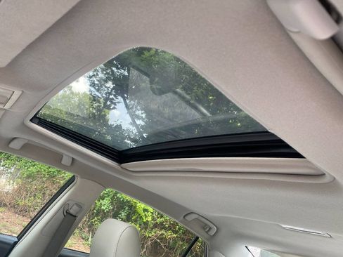 Used 2011 Toyota Avalon Limited FWD image 36