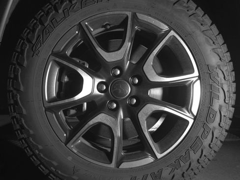 Used 2025 Jeep Compass Trailhawk image 12