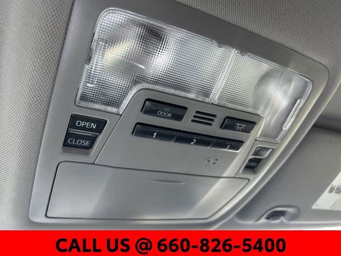 Used 2018 Toyota Highlander SE image 25