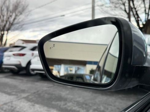 Used 2022 Ford Escape Titanium image 9