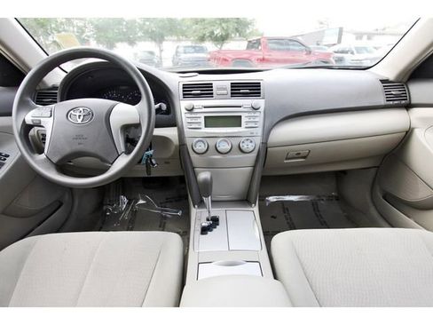 Used 2010 Toyota Camry image 8