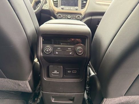 Used 2022 GMC Acadia Denali w/ Trailering Package AWD/4WD image 17