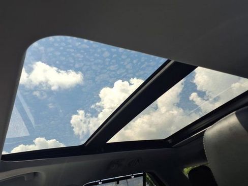 Used 2022 Ford Explorer Limited image 26