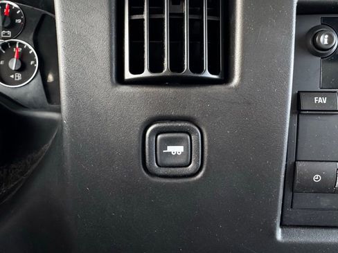 Used 2016 Chevrolet Express 3500 image 9