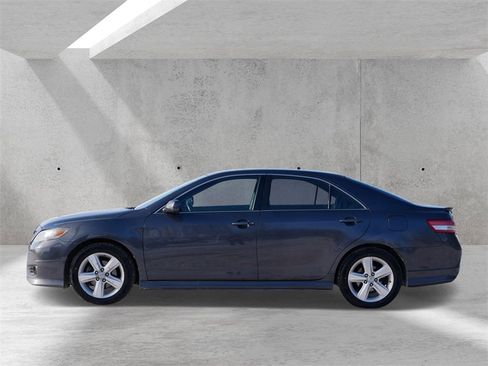 Used 2011 Toyota Camry SE image 5