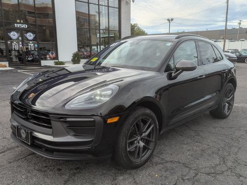 Used 2023 Porsche Macan image 2
