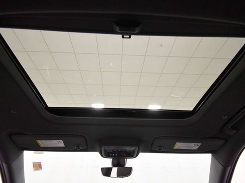 Used 2023 Chevrolet Traverse High Country AWD/4WD image 16