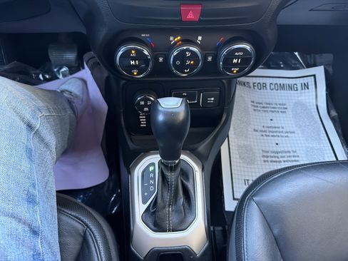 Used 2017 Jeep Renegade Trailhawk image 19