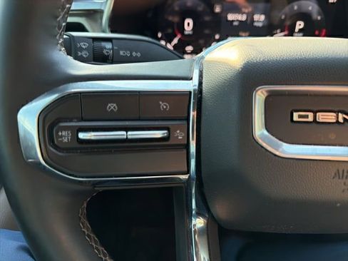 Used 2024 GMC Canyon Denali image 13