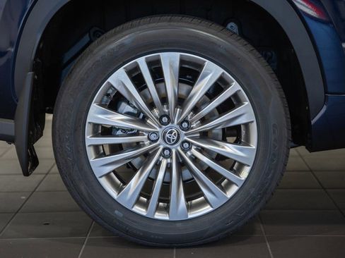 New 2026 Toyota Highlander Platinum AWD/4WD image 19