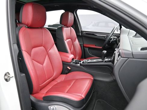 Certified 2022 Porsche Macan image 31