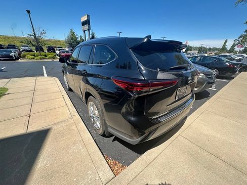 Used 2023 Toyota Highlander Limited AWD/4WD image 3