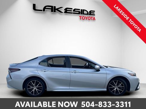 Used 2023 Toyota Camry SE image 7