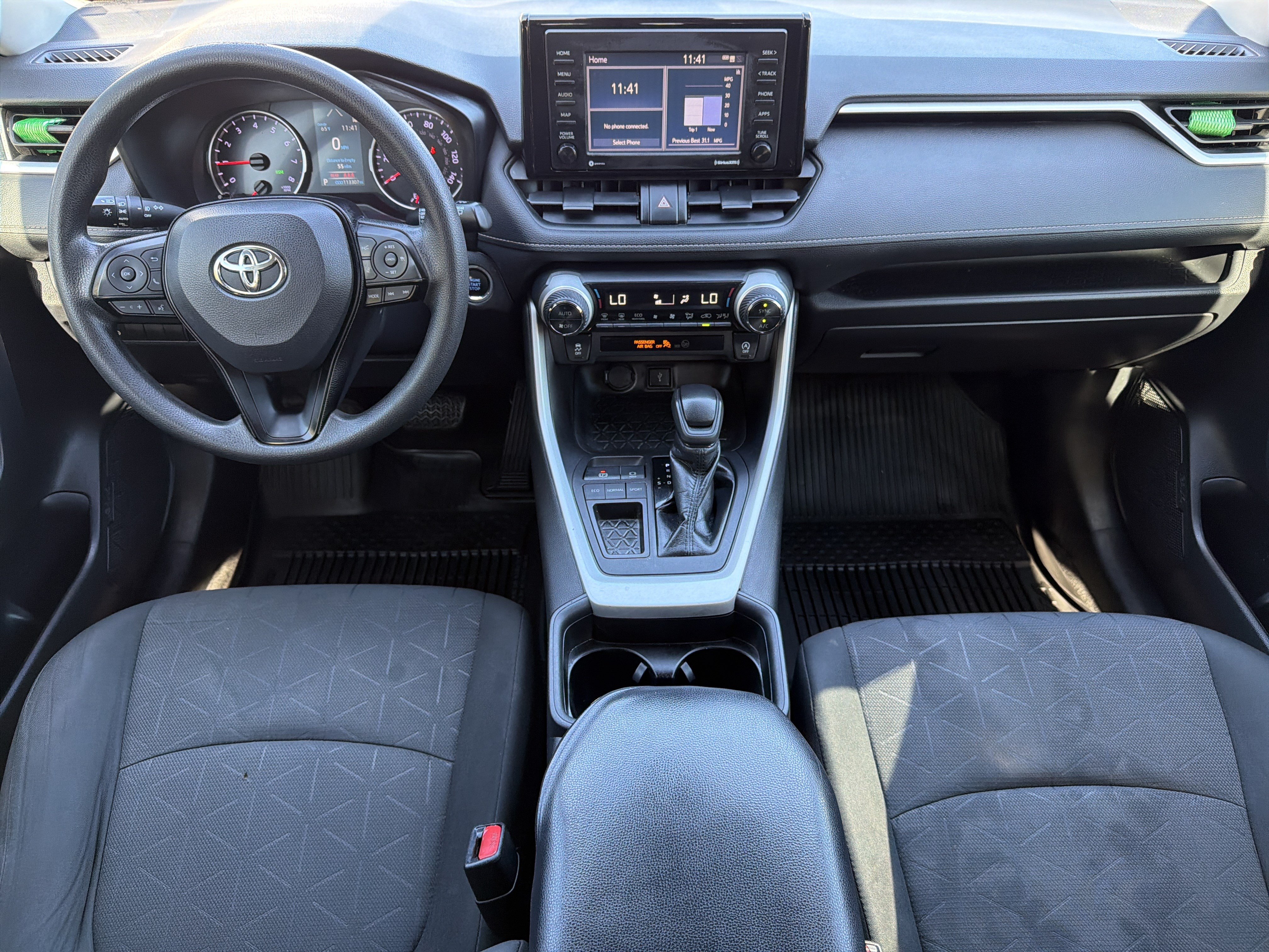 Used 2020 Toyota RAV4 XLE w/ Convenience Package FWD image 3