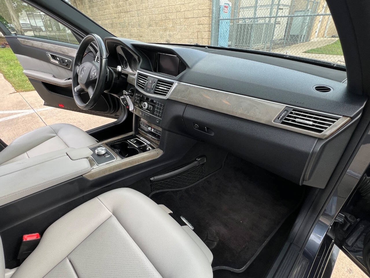 Used 2010 Mercedes-Benz E 350 Sedan image 34