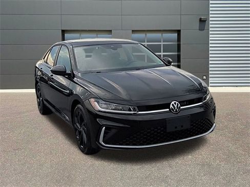 New 2026 Volkswagen Jetta SE image 1
