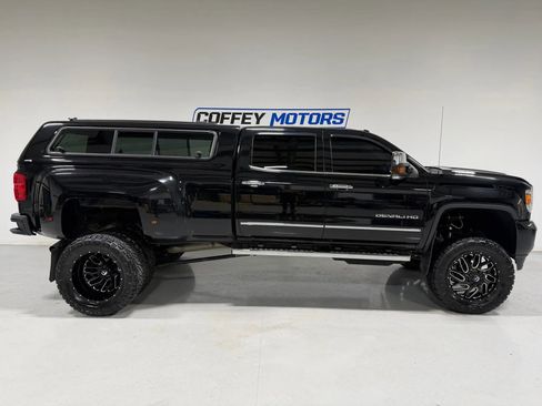 Used 2018 GMC Sierra 3500 Denali w/ Duramax Plus Package image 7