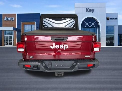 Used 2022 Jeep Gladiator Overland w/ Trailer Tow Package AWD/4WD image 5