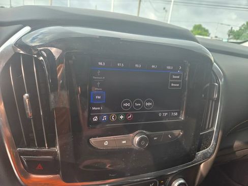 Used 2020 Chevrolet Traverse LS w/ LPO, Black Accent Package FWD image 5