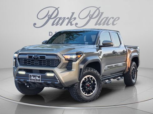 Used 2025 Toyota Tacoma TRD Off-Road AWD/4WD image 1